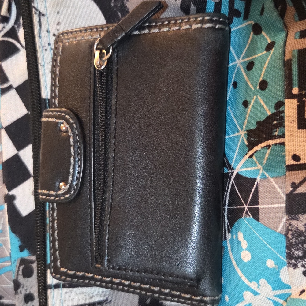 *AUTHENTIC COACH BLACK WALLET* - Picture 5 of 14